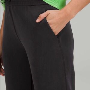Lululemon Softstreme High-Rise Straight Leg Crop - Black